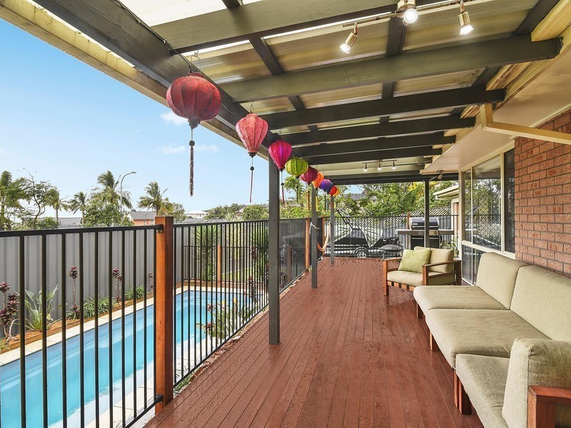 11 Cinnabar Close, Caves Beach NSW 2281