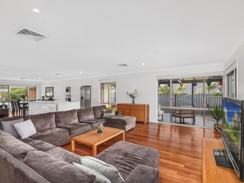 11 Cinnabar Close, Caves Beach NSW 2281