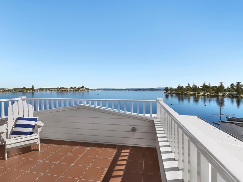 11 New Street, Belmont South NSW 2280