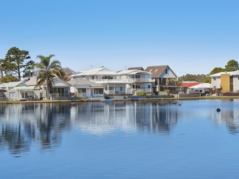 11 New Street, Belmont South NSW 2280