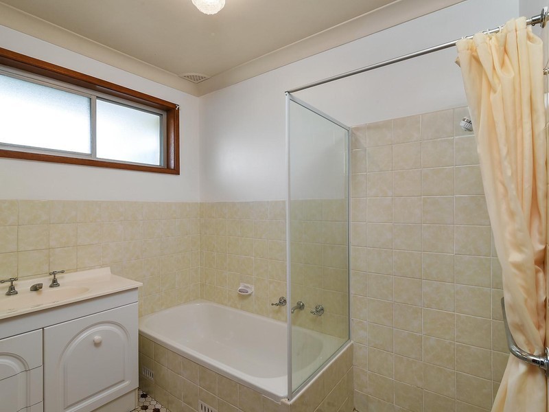 3 Rayford Street, Warners Bay NSW 2282