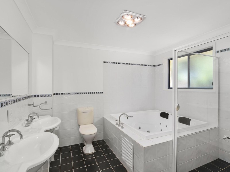 4 Angophora Way, Valentine NSW 2280