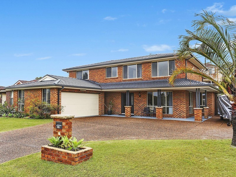 18 Oceanside Drive, Caves Beach NSW 2281