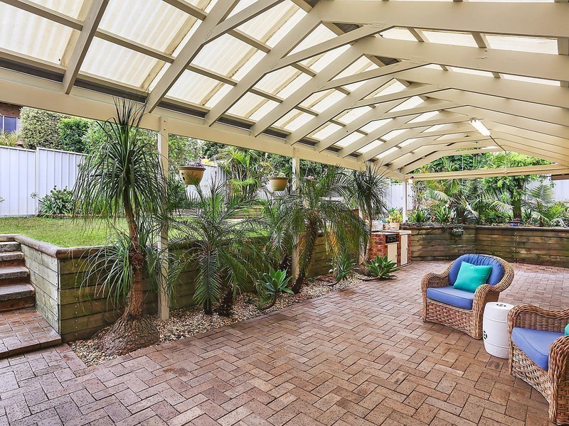 18 Oceanside Drive, Caves Beach NSW 2281