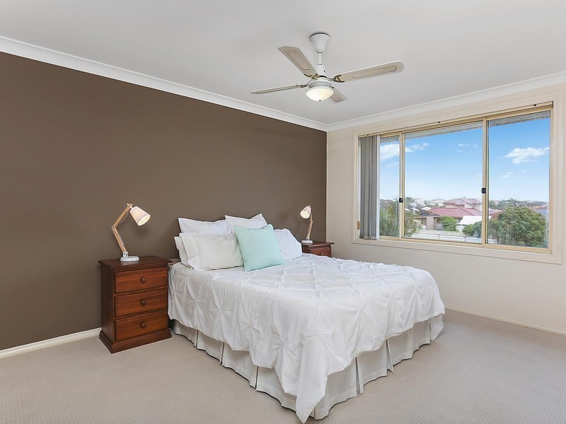 18 Oceanside Drive, Caves Beach NSW 2281