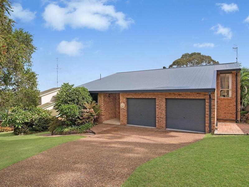 4 Clearbrook Close, Eleebana NSW 2282