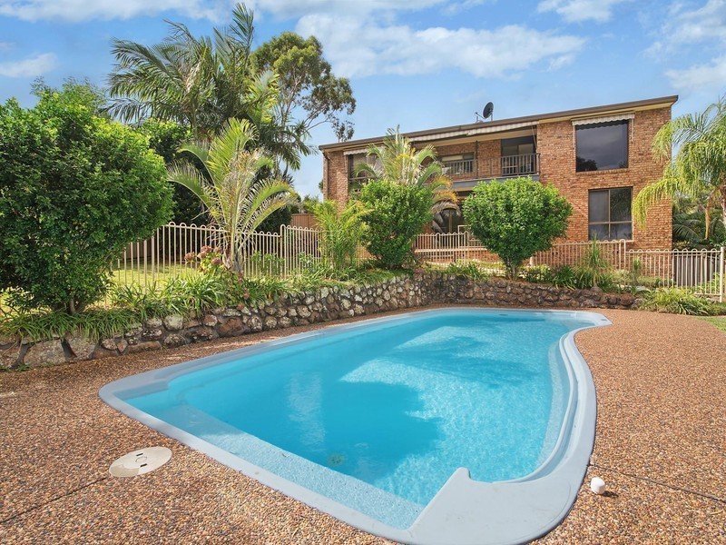 4 Clearbrook Close, Eleebana NSW 2282