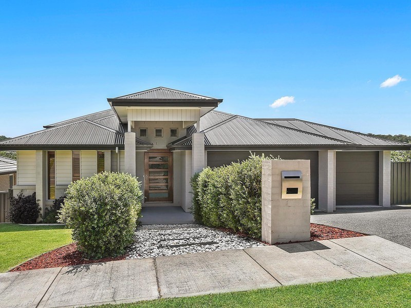2 Clarkstone Avenue, Cameron Park NSW 2285
