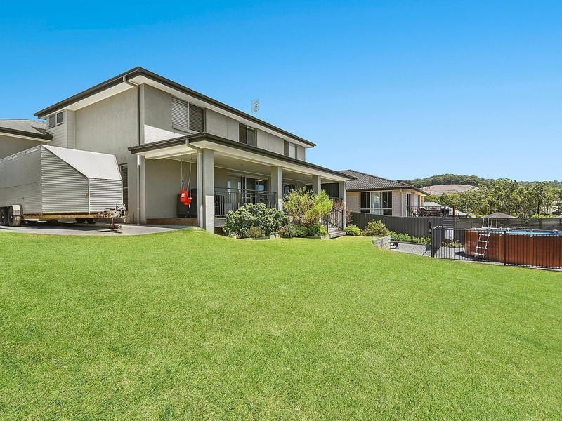 2 Clarkstone Avenue, Cameron Park NSW 2285