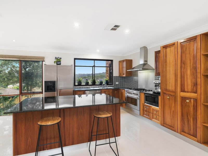 8 Saltram Close, Eleebana NSW 2282