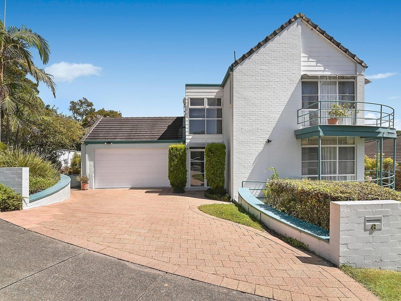 8 Silver Birch Close, Caves Beach NSW 2281