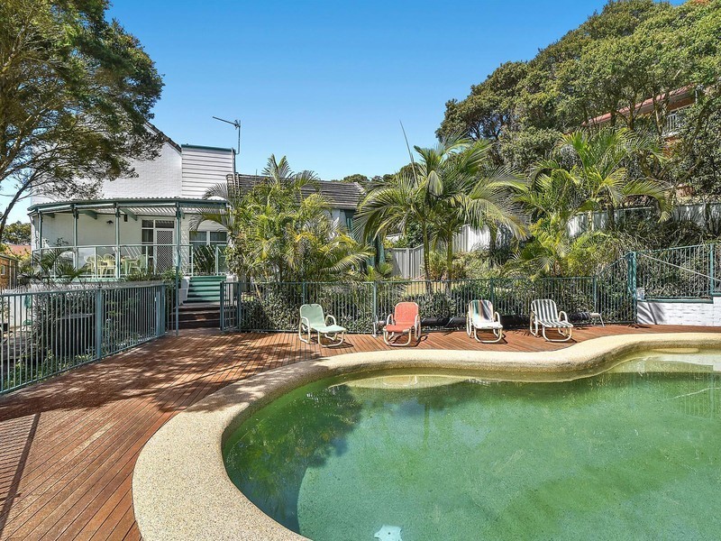 8 Silver Birch Close, Caves Beach NSW 2281
