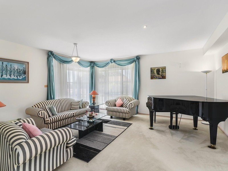 8 Silver Birch Close, Caves Beach NSW 2281