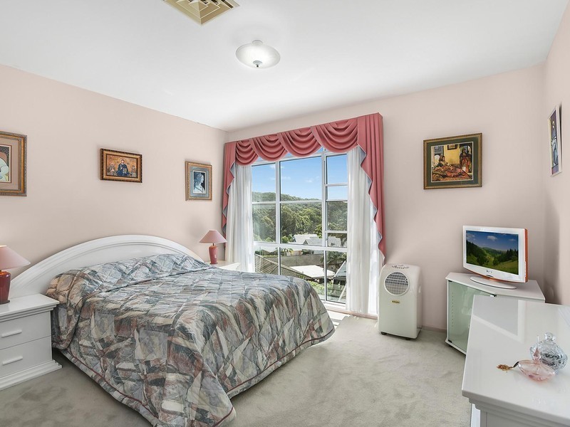 8 Silver Birch Close, Caves Beach NSW 2281