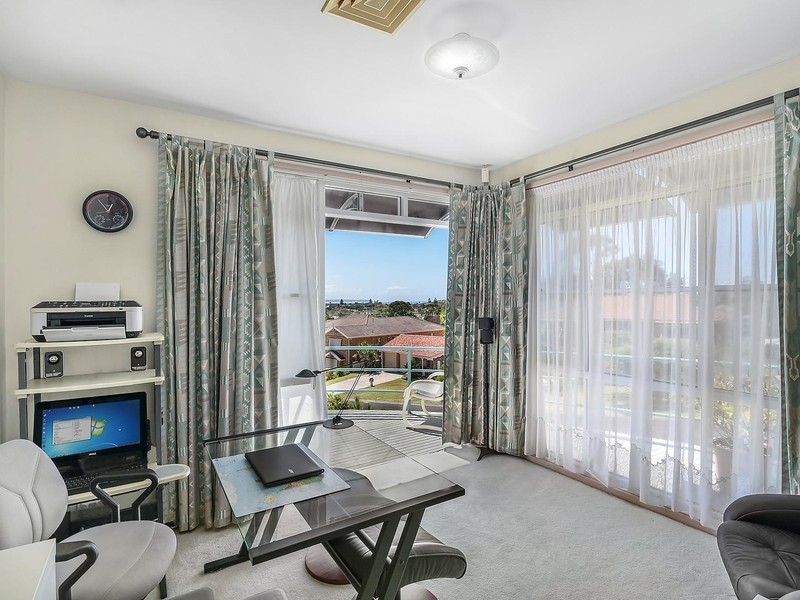 8 Silver Birch Close, Caves Beach NSW 2281