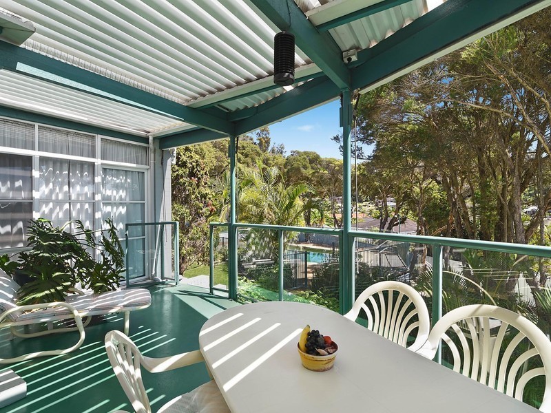 8 Silver Birch Close, Caves Beach NSW 2281
