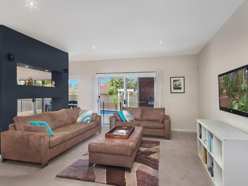 8 Glad Gunson Drive, Eleebana NSW 2282