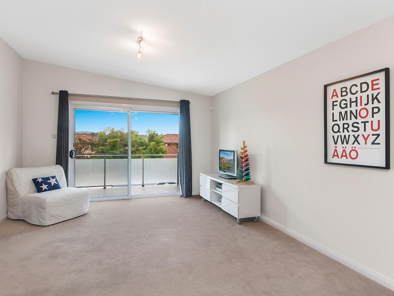 8 Glad Gunson Drive, Eleebana NSW 2282