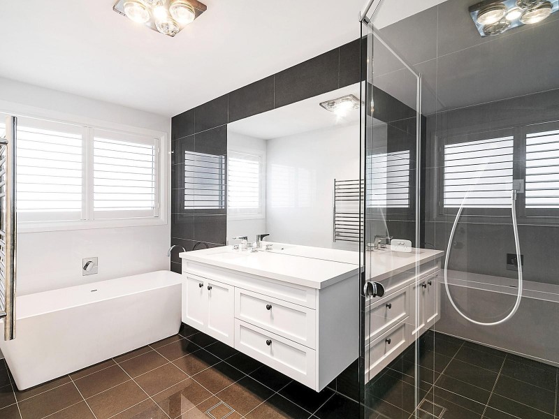 7 Sapphire Close, Caves Beach NSW 2281