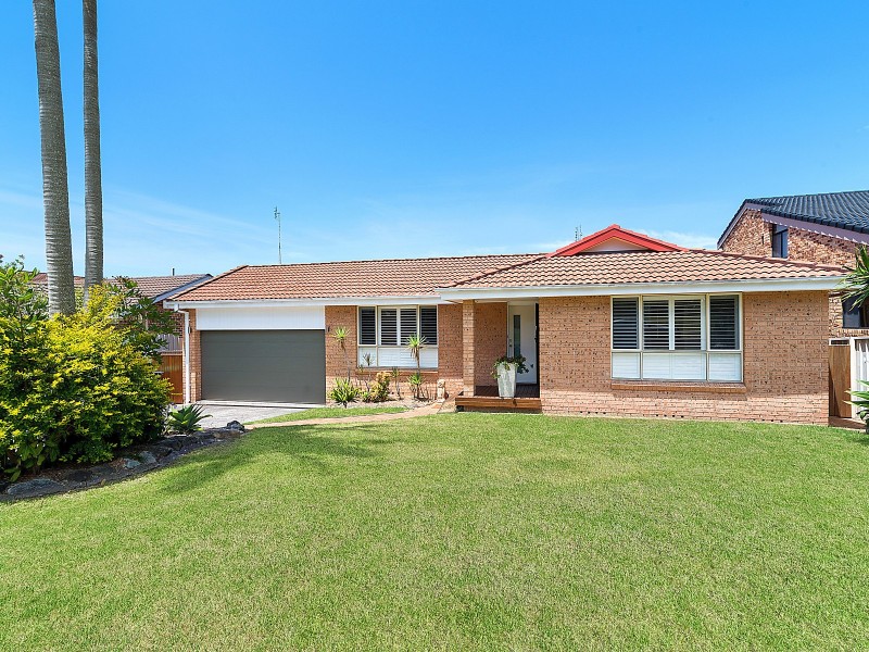 7 Sapphire Close, Caves Beach NSW 2281