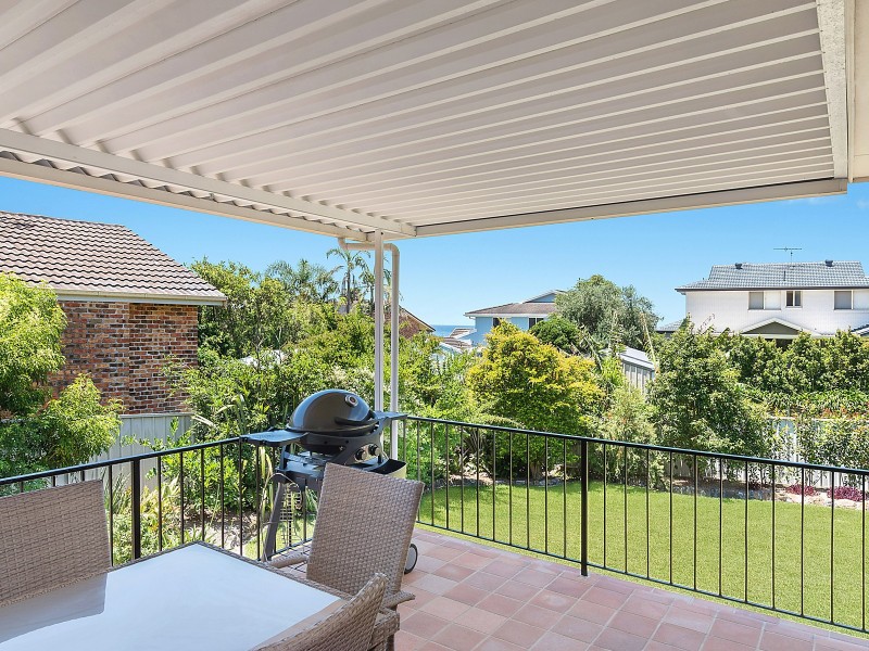 7 Sapphire Close, Caves Beach NSW 2281