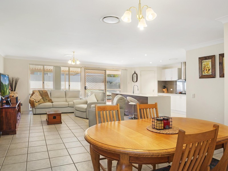 42 Nardoo Avenue, Aberglasslyn NSW 2320