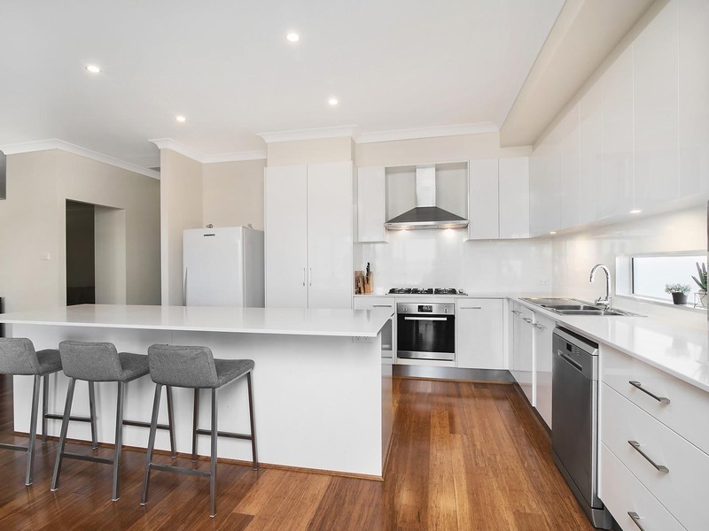 1 Ripon Way, Macquarie Hills NSW 2285