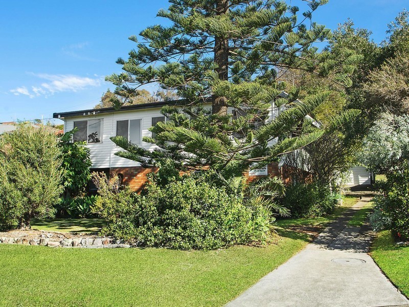 30 Park Avenue, Caves Beach NSW 2281