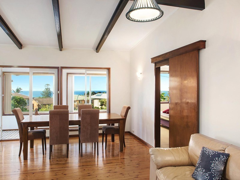 30 Park Avenue, Caves Beach NSW 2281