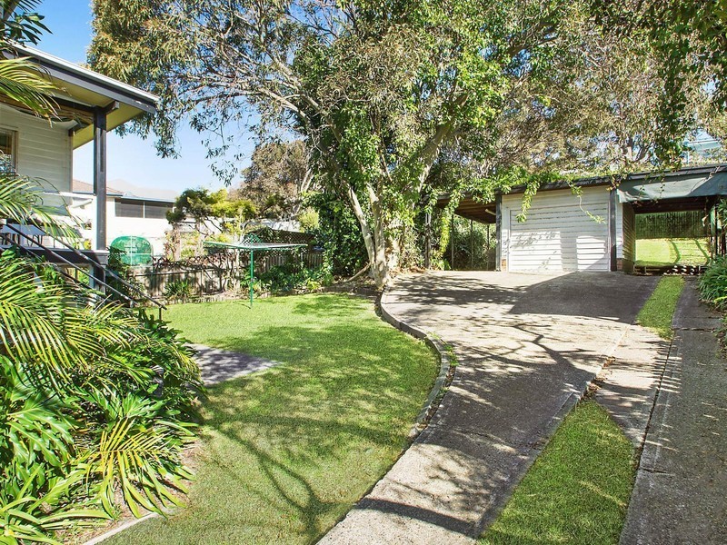30 Park Avenue, Caves Beach NSW 2281