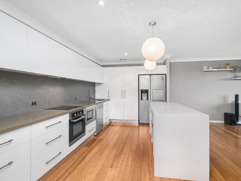 11 Lawson Road, Macquarie Hills NSW 2285