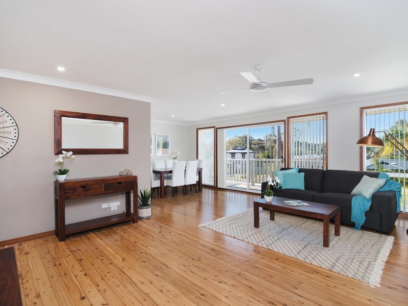 1 Bundarra Close, Eleebana NSW 2282