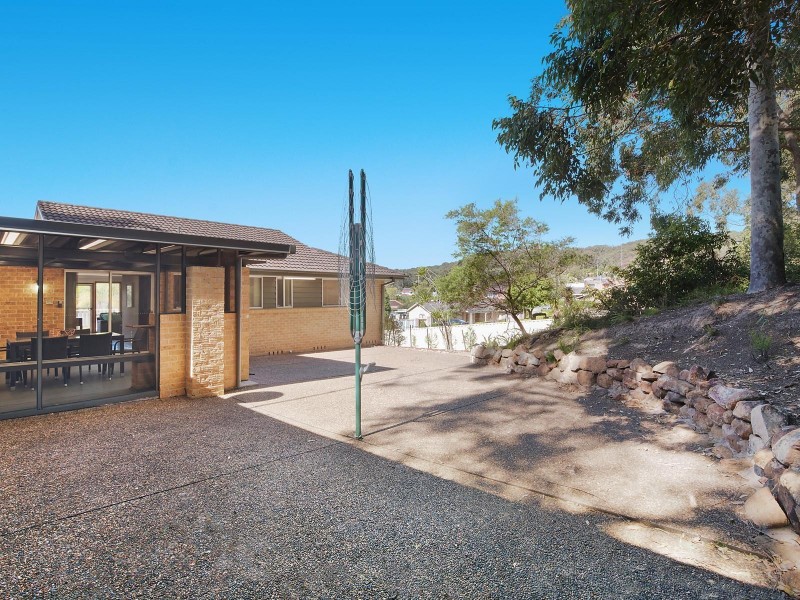 1 Bundarra Close, Eleebana NSW 2282