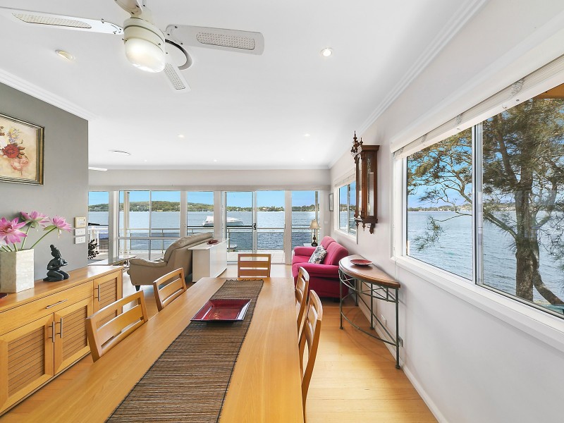 10 Sealand Road, Fishing Point NSW 2283