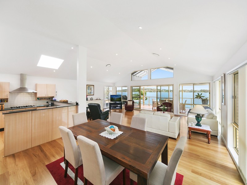 10 Sealand Road, Fishing Point NSW 2283