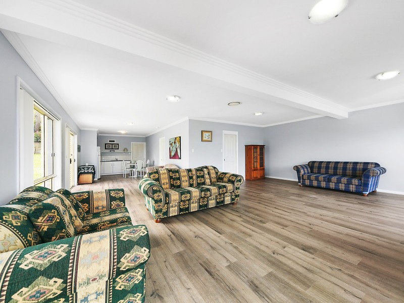10 Sealand Road, Fishing Point NSW 2283