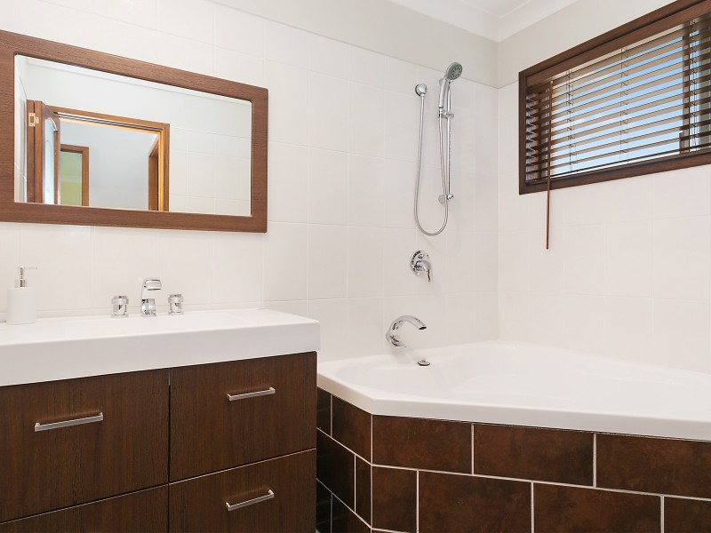 108 Caves Beach Road, Caves Beach NSW 2281