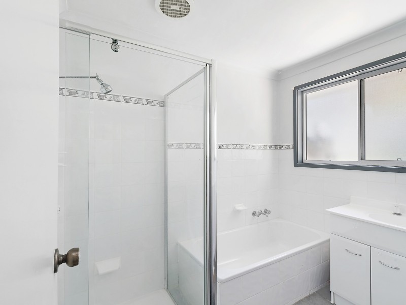 18 Taranaki Place, Macquarie Hills NSW 2285