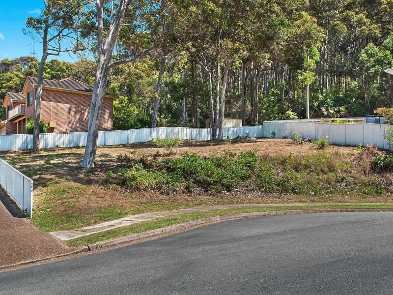 27 Copper Valley Close, Caves Beach NSW 2281