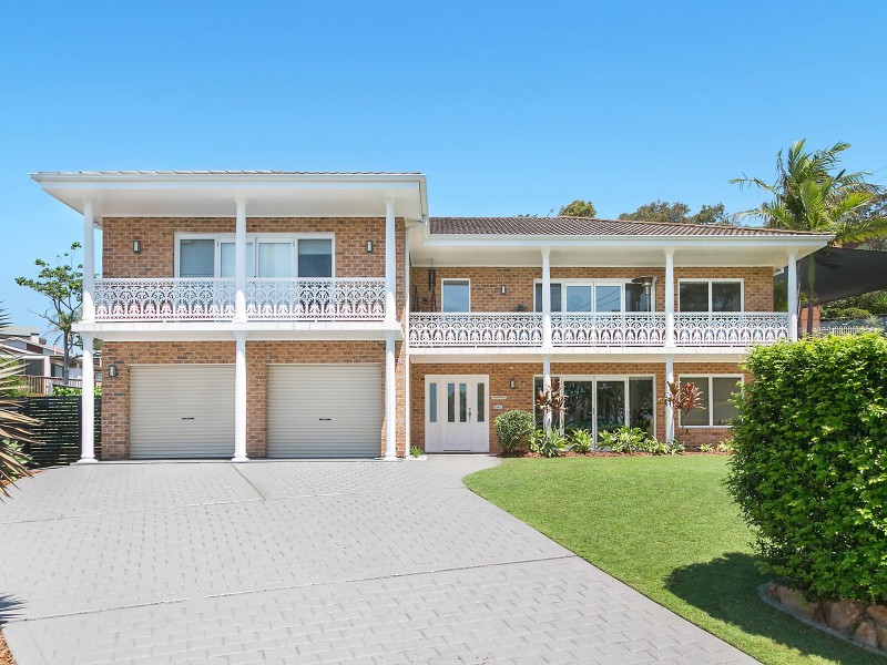 2 Scenic Drive, Caves Beach NSW 2281