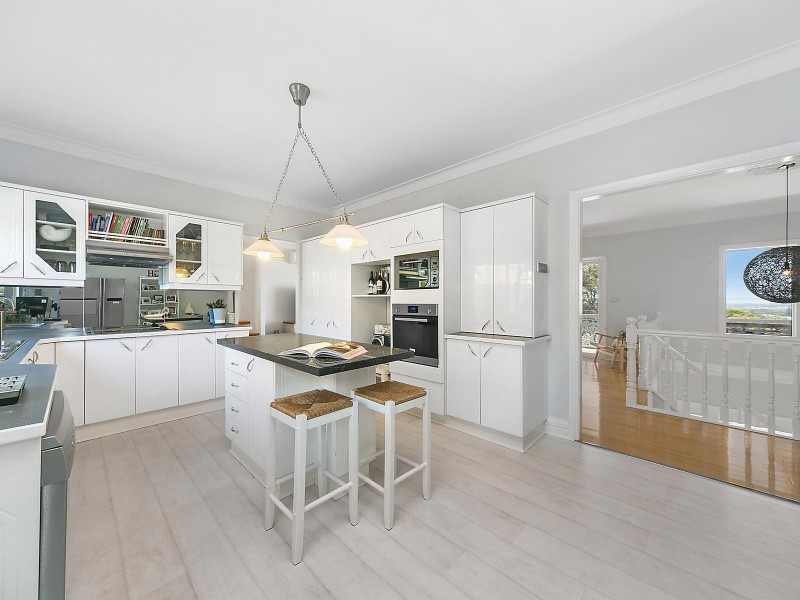 2 Scenic Drive, Caves Beach NSW 2281