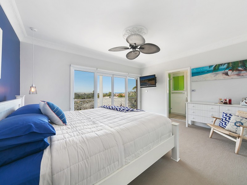 2 Scenic Drive, Caves Beach NSW 2281