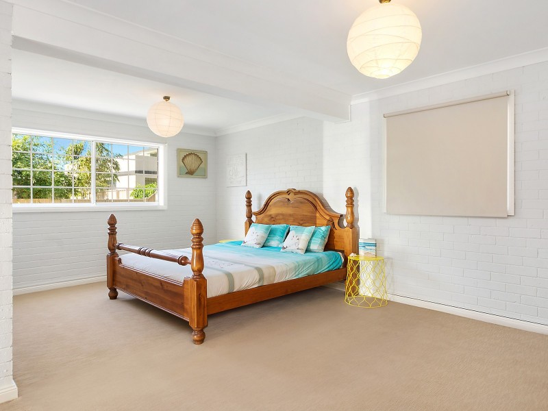 2 Scenic Drive, Caves Beach NSW 2281