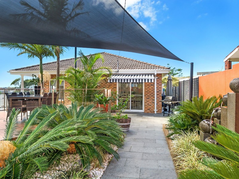 2 Scenic Drive, Caves Beach NSW 2281