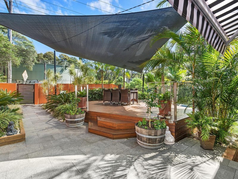 2 Scenic Drive, Caves Beach NSW 2281