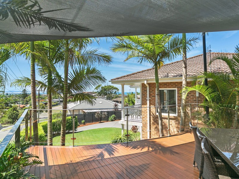 2 Scenic Drive, Caves Beach NSW 2281