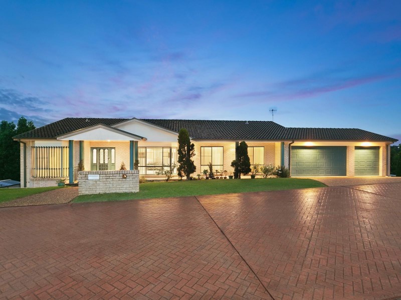 27 Whitehaven Drive, Lakelands NSW 2282