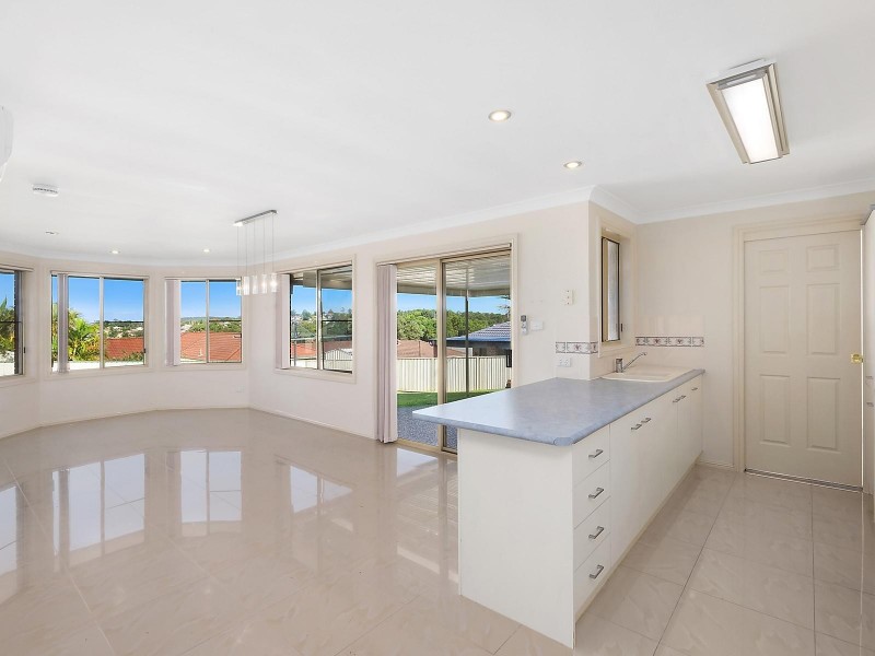 10 Rosa Close, Cameron Park NSW 2285