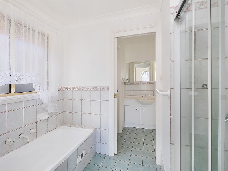 10 Rosa Close, Cameron Park NSW 2285