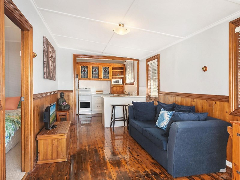 153 Marks Point Road, Marks Point NSW 2280